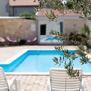 apartments-ivan-biograd-na-moru.hotelinzadar.com/